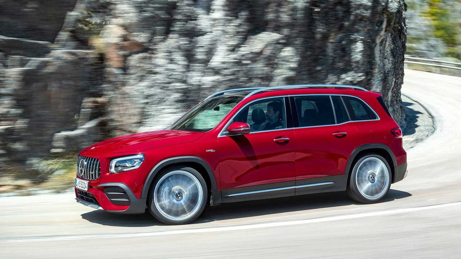 Novo crossover acaba de estrear no mercado europeu com opções de motorização híbrida leve