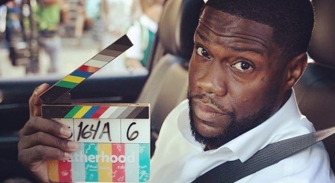 Kevin Hart durante as gravações do filme Fatherhood
