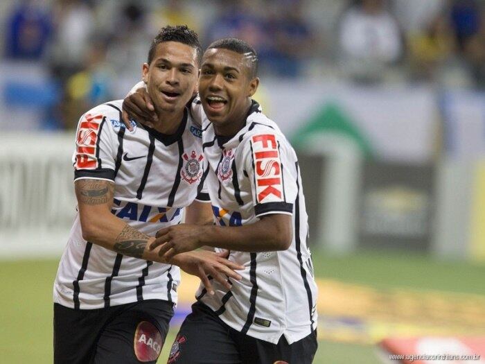 Luciano, chamado carinhosamente por torcedores fanfarrões de "Lucianel Messi", vem se consagrando um talismã corintiano, tendo marcado três gols nos últimos três jogos