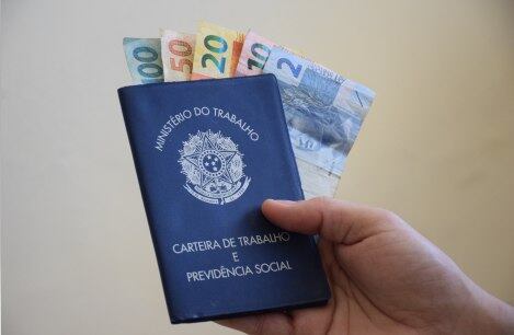 Salário mínimo pode ser reajustado pelo governo
