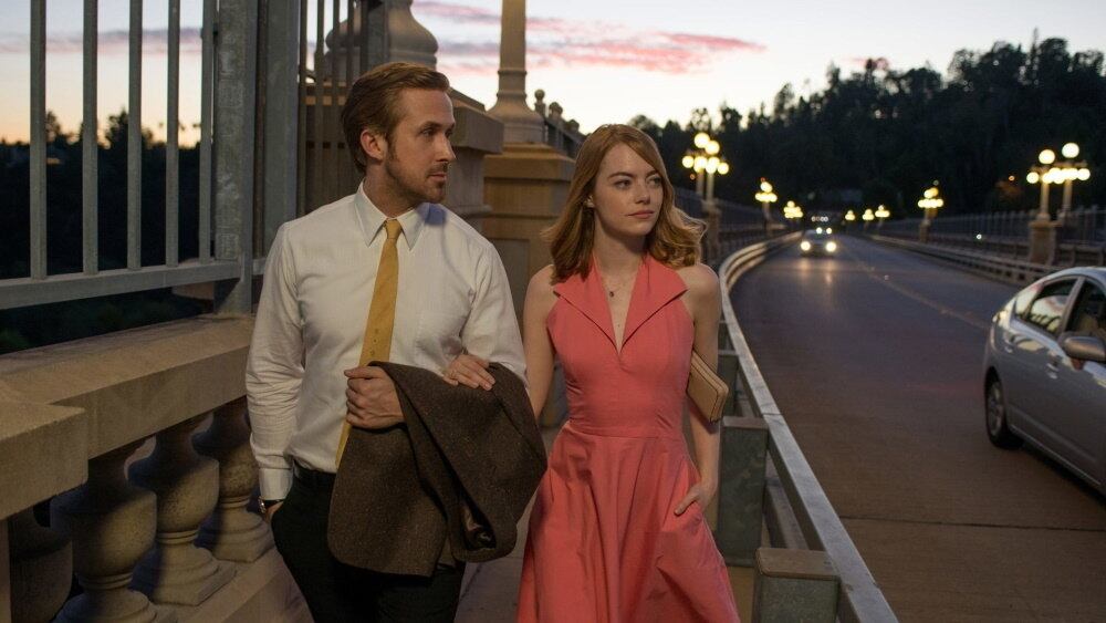 La La Land: Cantando Estações (2016) - 14 indicações
Foram 20 anos para que outro filme chegasse a 14 indicações no Oscar depois de Titanic. O musical protagonizado por Emma Stone e Ryan Gosling ganhou 6 prêmios e por pouco não levou um sétimo. Foi no Oscar de 2017 que aconteceu aquela famosa gafe, na qual La La Land foi anunciado como ganhador do prêmio de Melhor Filme, mas o verdadeiro vencedor era Moonlight: sob a Luz do Luar. 

Na trama, o pianista Sebastian e a atriz Mia se apaixonam enquanto estão buscando realizar seus sonhos profissionais. O filme acompanha os dilemas e bons momentos desse relacionamento