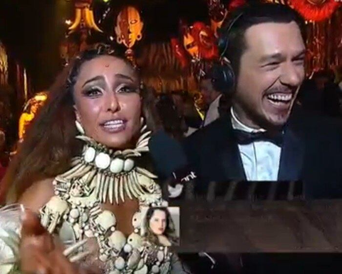 Sabrina falou que se arrependeu de entregar ele para o GNT e perguntou o que fizeram para deixar ele mais bonito. O comentário arrancou gargalhadas do apresentador e comediante