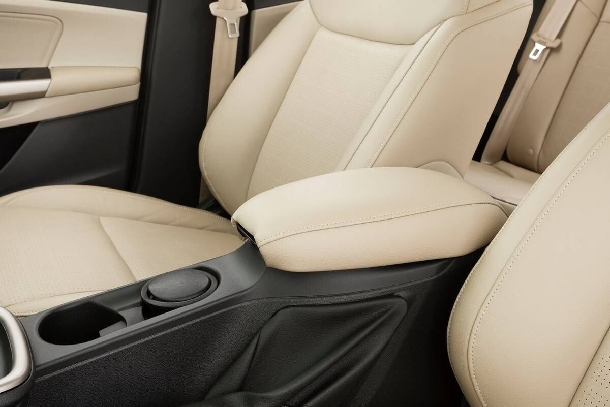 Chama a atenção detalhes inusitados, como a colocação da coifa que cobre o mecanismo do freio de estacionamento

Saiba tudo sobre carros! Acesse R7.com/carros
