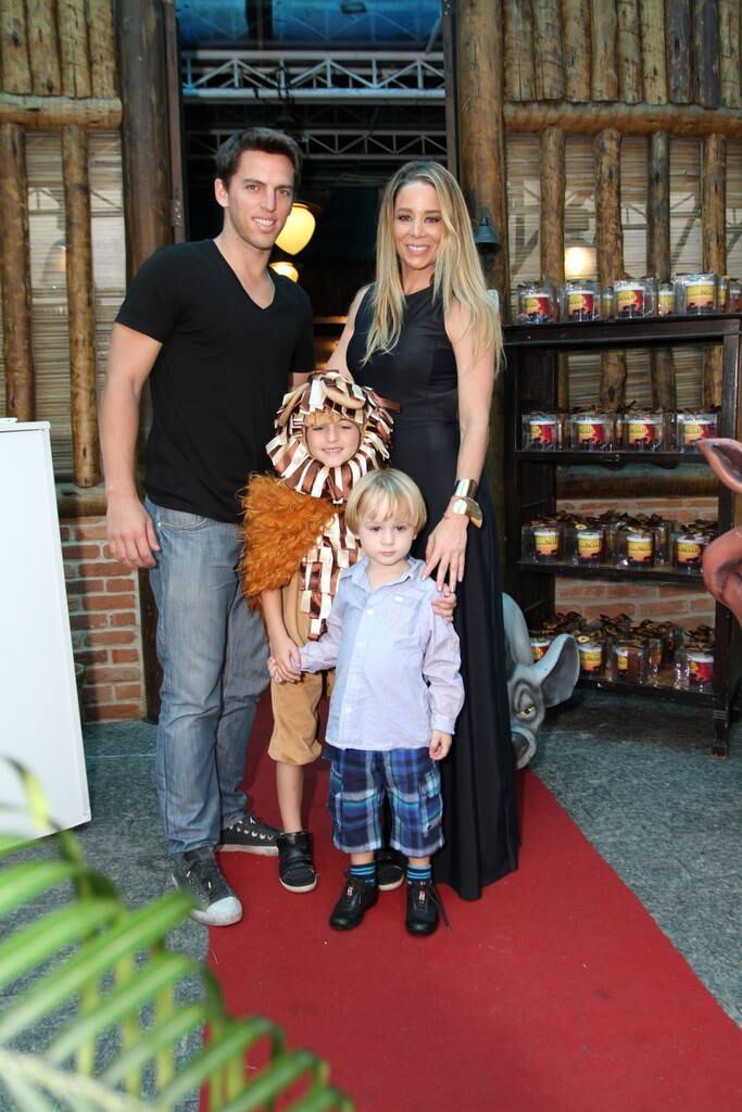Winits, que também é mãe de Guy, da relação com o ator Jonatas Faro, namora atualmente o jogador Amaury Nunes