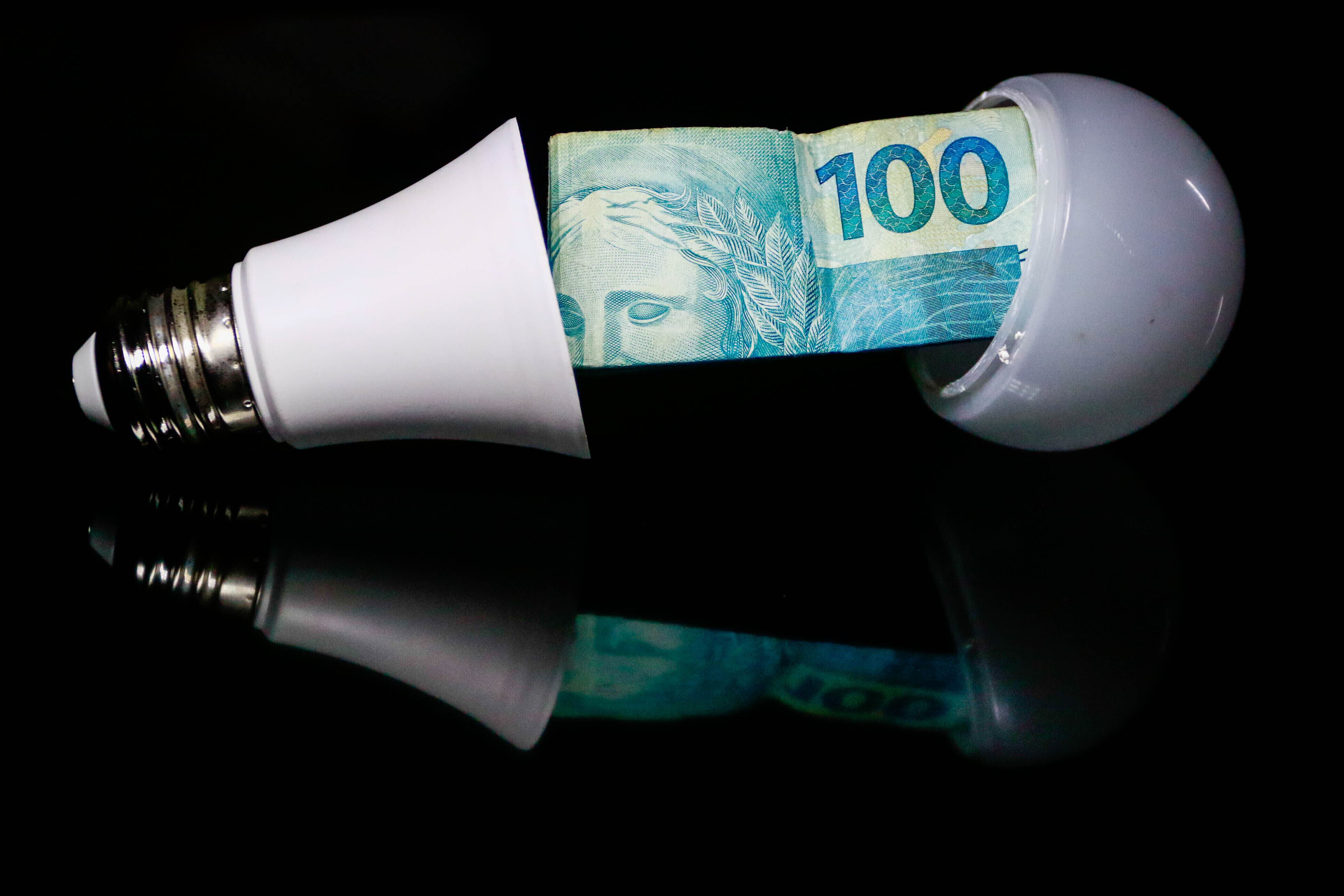 SP - ENEL REAJUSTE / CONTA DE LUZ - ECONOMIA - A ANEEL (Agência Nacional de Energia Elétrica) aprovou nesta última terça-feira (01), o Reajuste Tarifário Anual de 2025 da Enel Distribuição São Paulo, concessionária responsável pela energia na capital e em 23 cidades da Grande São Paulo.
São atendidas 8 milhões de residências, ou seja, cerca de 18 milhões de pessoas, que representam um consumo de energia elétrica e atualmente um faturamento anual na ordem de R$ 22,01 bilhões. A decisão resultará em um aumento na conta de luz dos consumidores paulistas. 02/07/2025 - Foto: ALOISIO MAURICIO/FOTOARENA/FOTOARENA/ESTADÃO CONTEÚDO