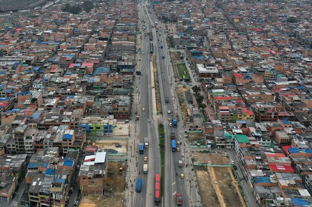 Segundo dados da prefeitura, atualmente circulam na capital ao menos 1,8 milhão de automóveis e quase 470 mil motocicletas. Estudos independentes a apontam como uma das dez metrópoles mais congestionadas do mundo