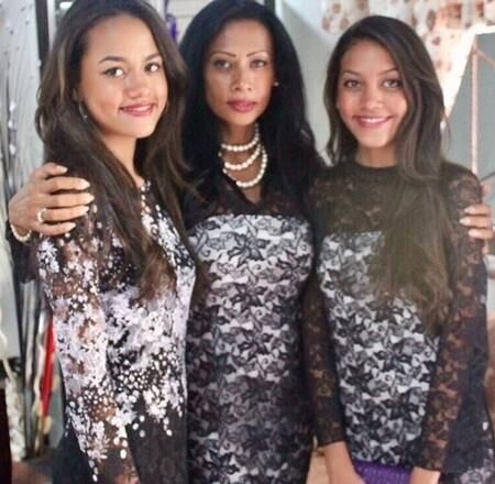 O susto é maior quando ela apresenta as filhas adolescentes
