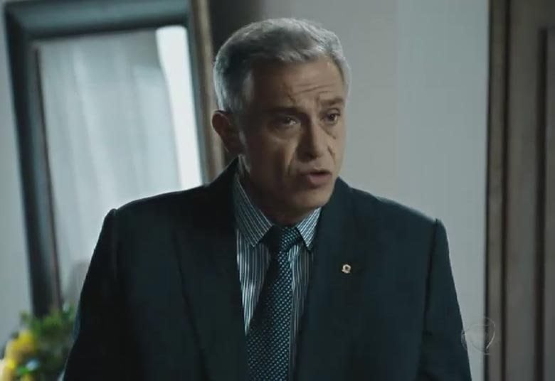 Em Brasília, Torril diz para seu assessor que
espera ver o fim político de Guido Flores com a instalação da CPI
+ Papudo perde o controle e sufoca Renata. Assista!
+ Plano Alto aposta em figurino sofisticado
+ Carla Diaz e Bernardo Falcone se divertem nos bastidores