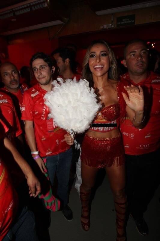 Sabrina chega ao camarote