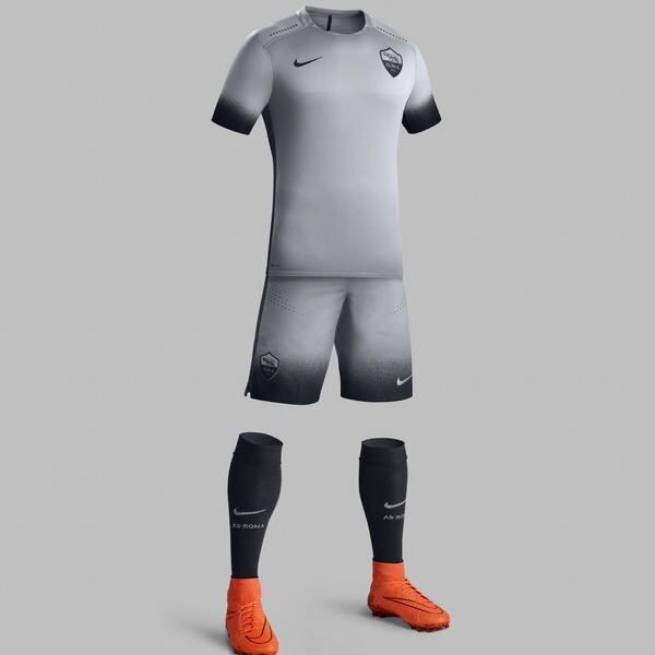 A Roma apresentou nesta semana o
seu novo uniforme para a temporada 2015/16. Quando a equipe atuar fora do Estádio Olímpico, o time do capitão De Rossi irá ao campo vestindo cinza