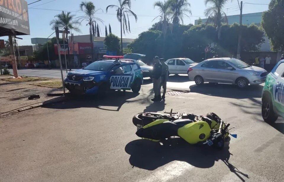 Moto caída após perseguição policial