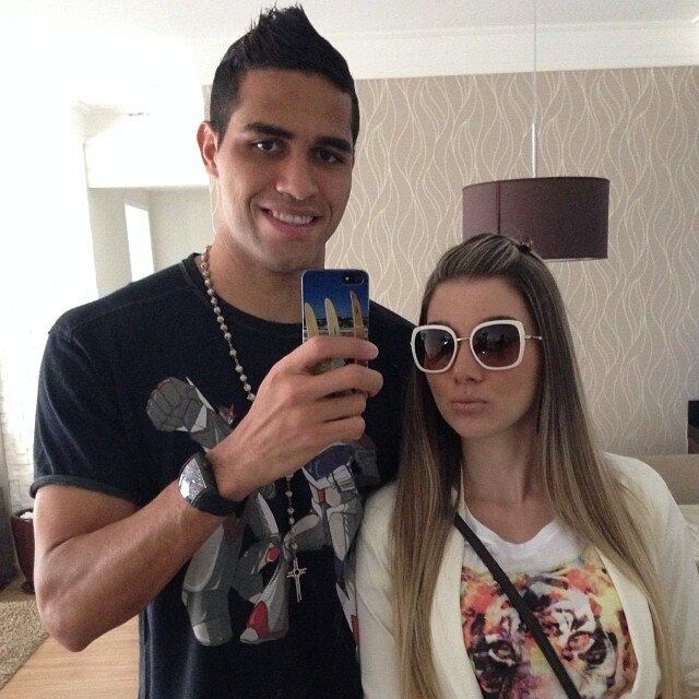O jogador costuma paparicar muito a amada nas redes sociais