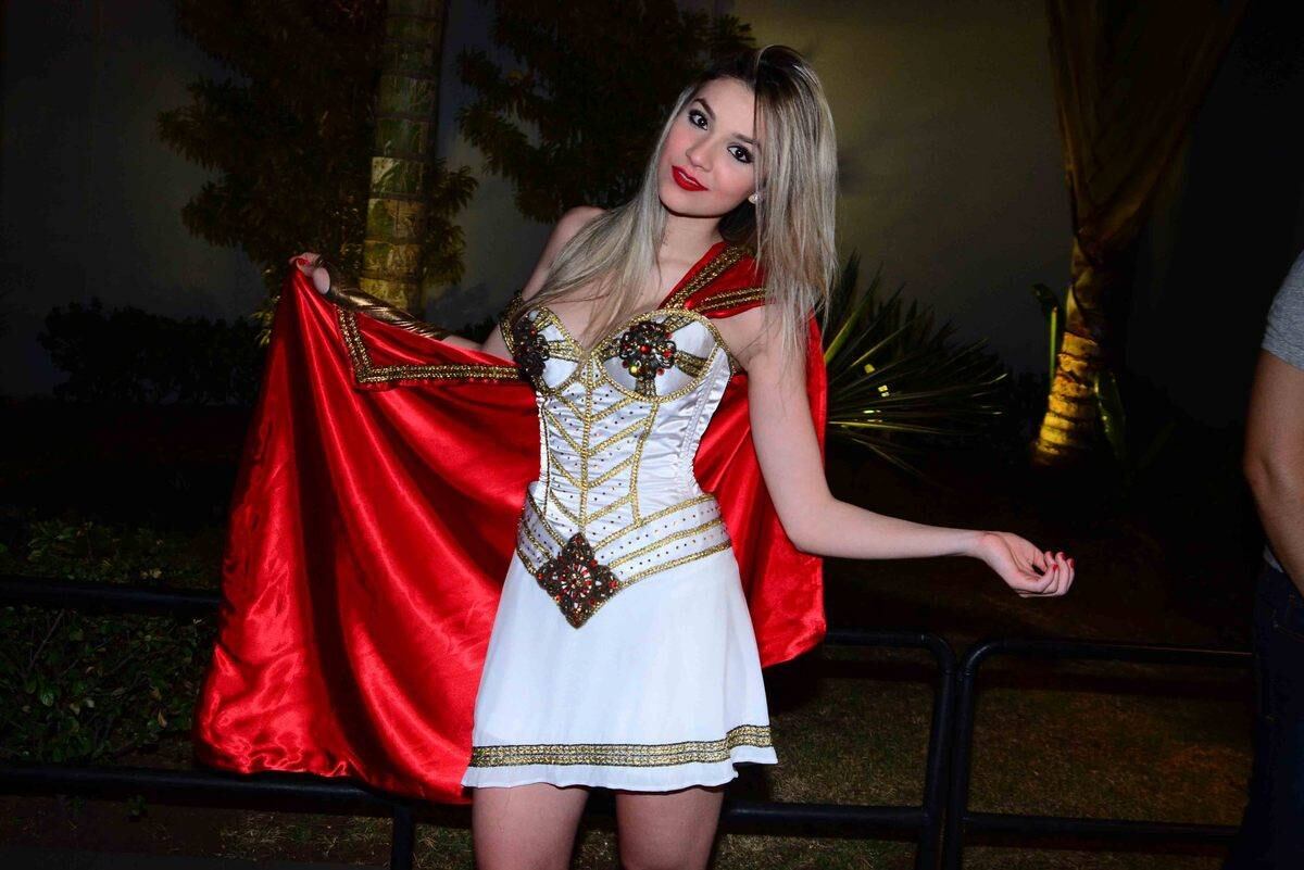Bruna Santana também apostou na sensualidade com a fantasia de She-Ra