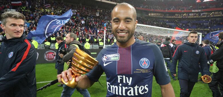 Meio-campista Lucas Moura aparece na lista de dispensa do técnico do PSG para a próxima temporada