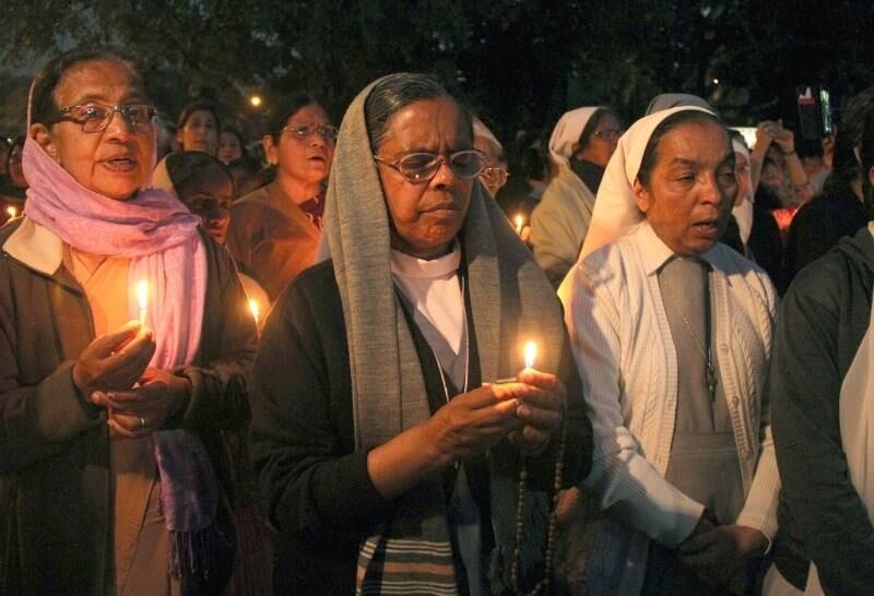 De acordo com dados do governo indiano, somente em 2014, o país teve 13.766 casos de estupros de menores registrados. Apenas na capital do país, Nova Déli, foram mil ocorrências

(Texto com informações do Daily Mail)