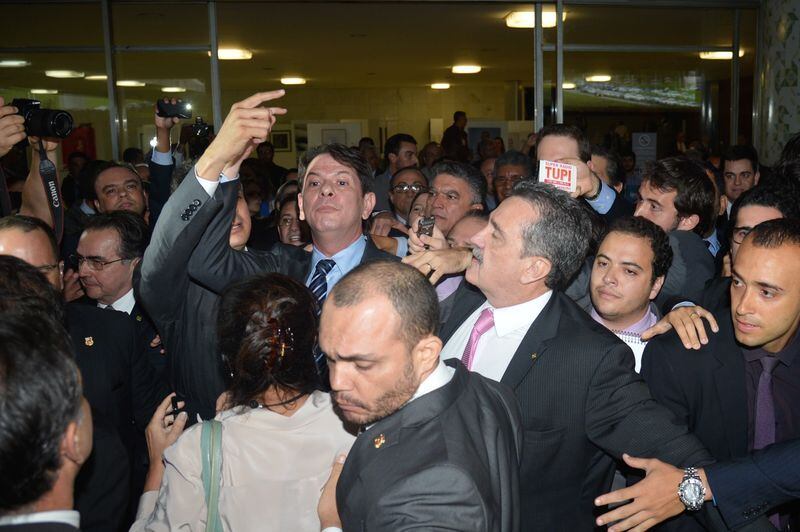 Ele
já vinha exercendo a função desde a semana passada, quando Cid Gomes se afastou
para tratamento de saúde