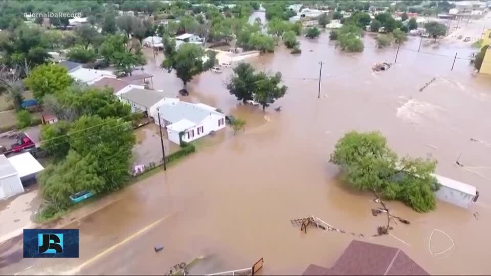 Inundações no Texas deixam mais de 100 mortos; buscas por desaparecidos continuam