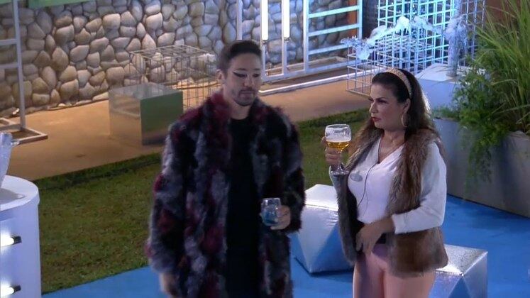 Mas parece que Solange sentiu muito ao ver Dayane sozinha na comemoração e revelou para Rico que estava com pena de ver modelo isolada na comemoração 
