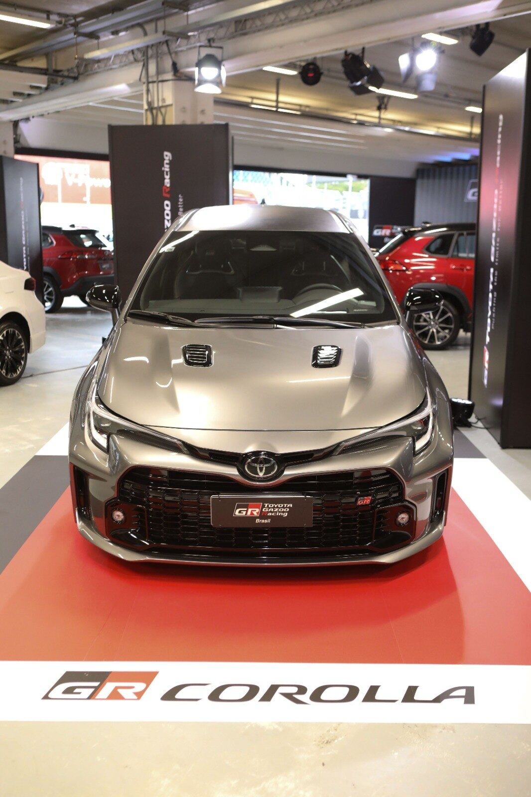 Tração é do tipo integral GR-Four com três modos: 60:40, 30:70 e 50:50