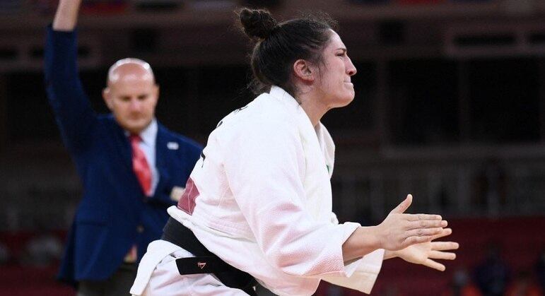 Mayra Aguiar vibrou muito com vitória sobre sul-coreana Hyunji Yoon no Nippon Budokan