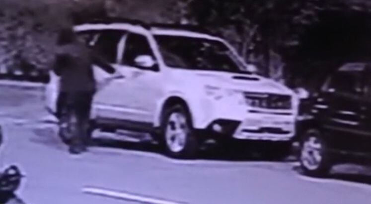 Imagens exclusivas da Record TV mostram a foragida saindo da casa em um carro branco e, desde então, ela não foi mais vista por lá.

O Fala Brasil é exibido de segunda a sexta, às 8h40, e aos sábados, às 7h35, na Record TV.

