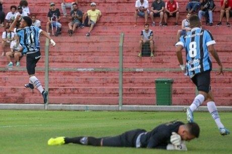 Gremistas também vencem na estreia