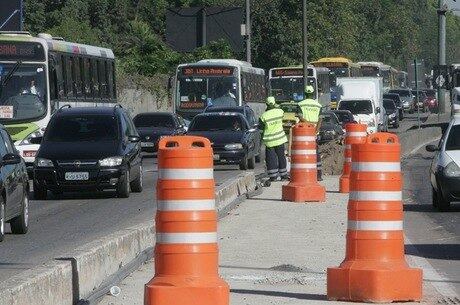 Obras do BRT na avenida Brasil começaram em novembro de 2014
