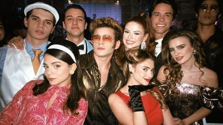 Exibida no último episódio da segunda temporada de Todas as Garotas em Mim, a festa de formatura da escola de Mirela (Mharessa) terminou com muitos conflitos e chocou o público com as reviravoltas da trama. Mas, na vida real, a gravação das cenas foi diversão garantida para o elenco. A seguir, veja registros publicados pelos atores nas redes sociais!
