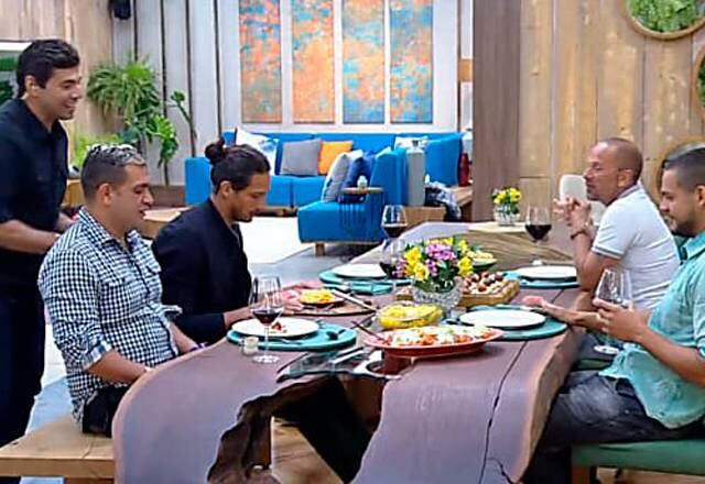 Felipe Bronze
O comandante do Top Chef Brasil, Felipe Bronze, visitou os peões de A Fazenda 10 e preparou um jantar especial com os pratos preferidos de cada um dos confinados!