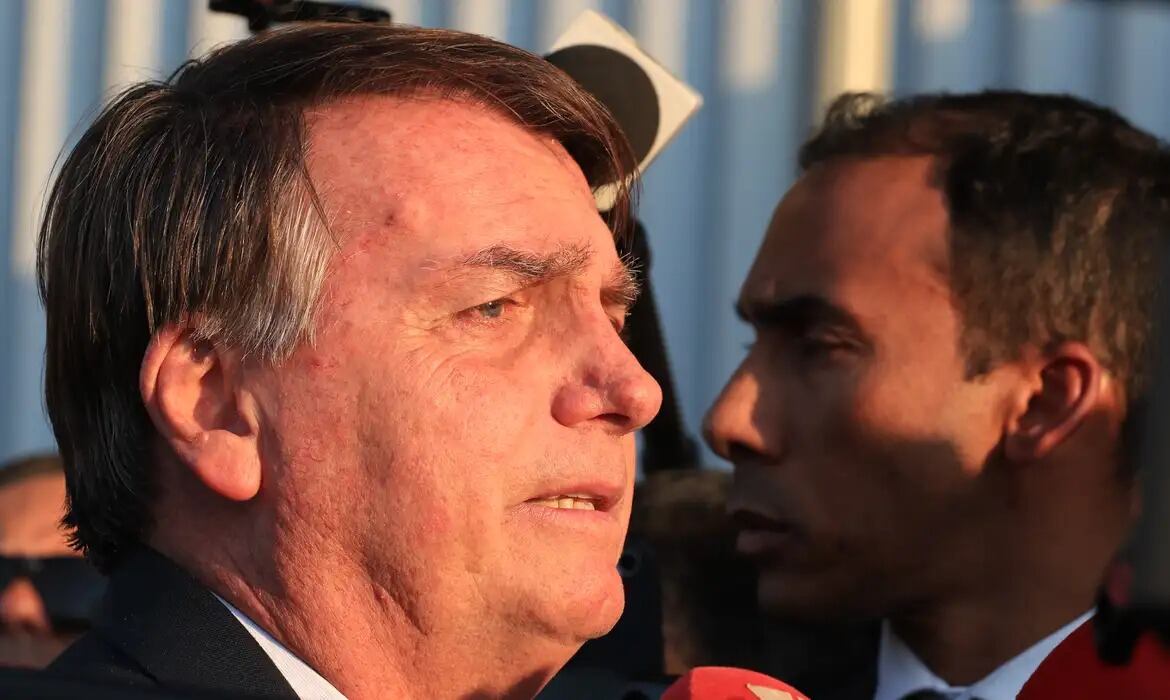 MP Eleitoral aciona Bolsonaro e senador Marcos Rogério