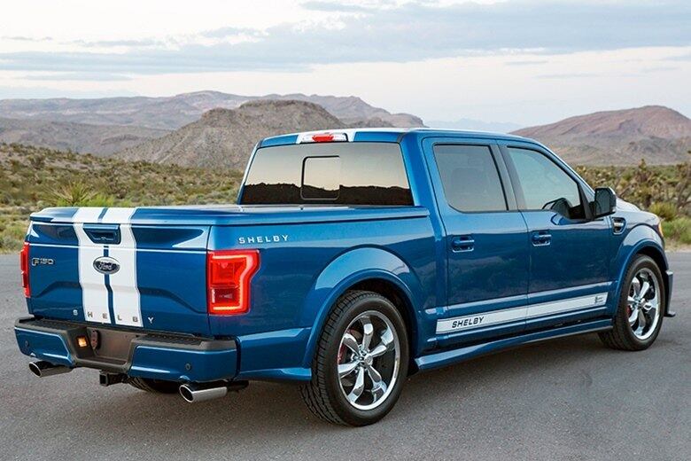 O visual do Ford F-150 Shelby Super Snake tem a tradicional faixa ‘racing stripe lines’ de cor branca de ponta a ponta