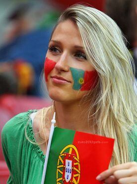 Esta gata portuguesa esbanja beleza na torcida pela seleção lusitana
