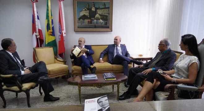 Executivos da Record TV e Record TV Itapoan em visita de cortesia ao presidente do TJ-BA