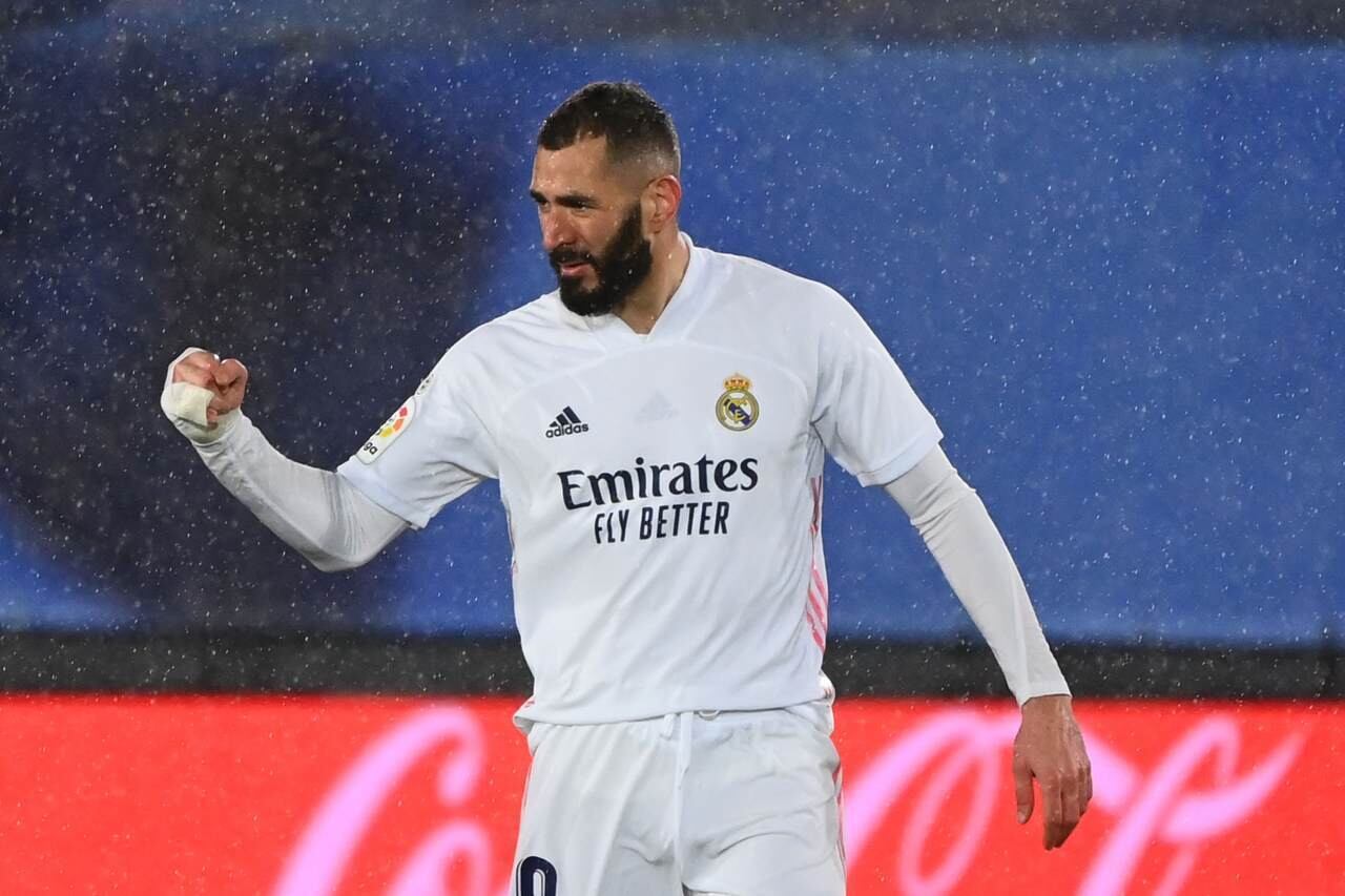 Benzemá é outro ídolo do Real Madrid que já levantou a orelhuda muitas vezes. Pelo clube merengue, ele conquistou a Champions nas temporadas 2013/14, 2015/16, 2016/17 e 2017/18. O francês já havia jogado a competição pelo Lyon, onde foi revelado.