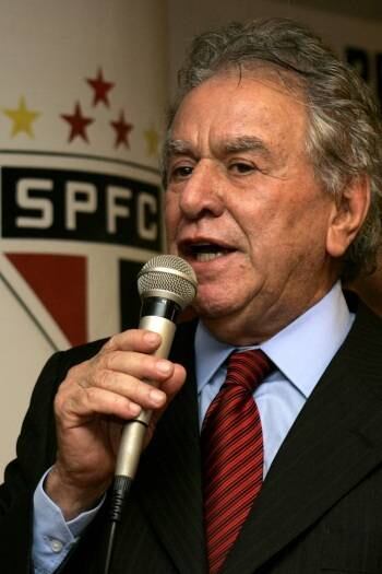 Um deles foi o corintiano Andrés Sanchez. Juvenal, em 2011, soltou o verbo contra o colega, então presidente do Alvinegro.

— Ele [Andrés] tem medo do São Paulo. É preciso desestabilizar para que não possamos chegar [na disputa pelo título brasileiro]. O problema do Andrés é o Mobral [Movimento Brasileiro de Alfabetização] inconcluso
