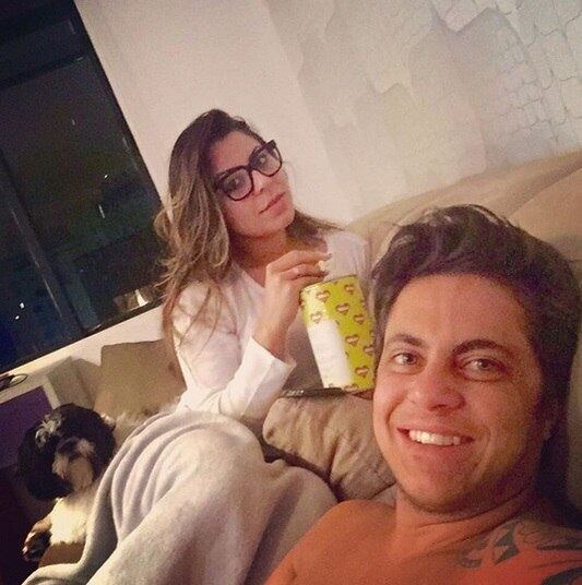 Thammy e a modelo Andressa Ferreira estão namorando há mais de um ano. O casal não poupa as declarações de amor nas redes sociais e Andressa mostra-se muito confortável com a mudança no corpo e estilo do namorado

+ Xuxa vai revelar a identidade de três peões que participarão da Fazenda 8

> Acesse o R7 Play e assista na íntegra a todos os programas da Record! Clique e experimente!
