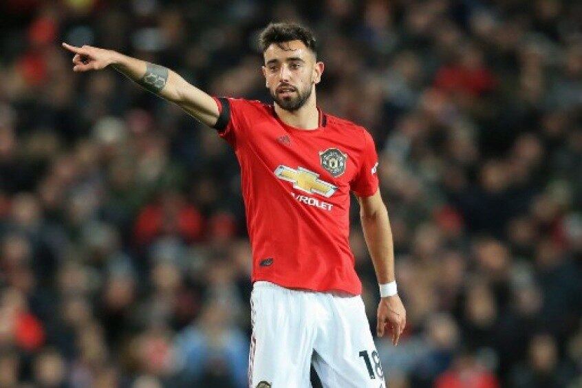 ESQUENTOU - ESQUENTOU - O Manchester United está próximo de aumentar o salário de Bruno Fernandes, que deve ganhar cerca de 200 mil libras (R$ 1,6 milhão) semanais, segundo o “The Sun”. Com isso, o português pode passar a ser o quinto atleta mais bem pago do clube após ser um dos principais destaques da equipe desde que foi contratado em 2020.