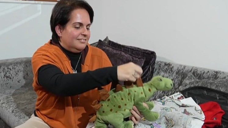 Karin afirmou que está confiante e mostrou a mala do filho, que mantém pronta para o dia do reencontro. "Eu tenho certeza que logo o Adam vai estar de volta. Ele não merece estar passando por isso, não merece estar sem a mãe, sem o irmão, ele tem uma família esperando por ele", garantiu.
O Domingo Espetacular vai ao ar todos os finais de semana, às 19h45, na tela da RECORD.