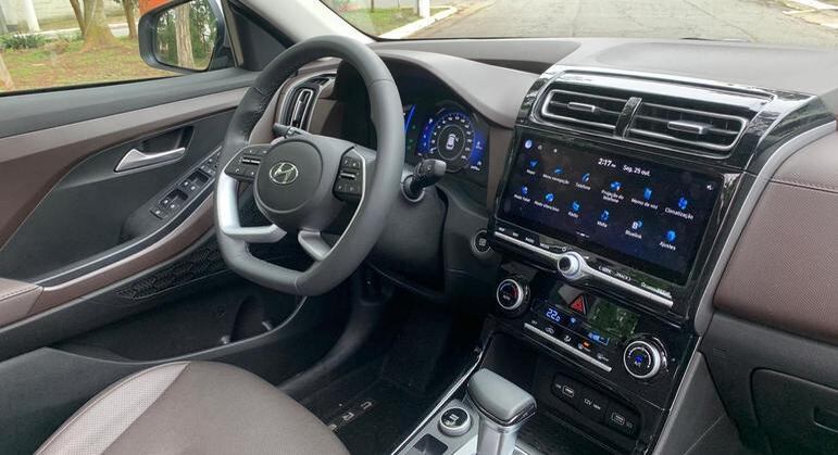 SUV conta com multimídia Bluelink de 10,2” com espelhamento sem fio de Apple CarPlay e Android Auto