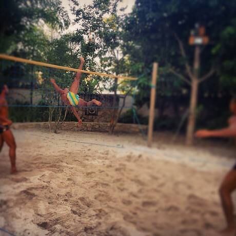Nos últimos anos, quando morou no México e jogou no Queretaro, o R10 tinha uma quadra só para ele e os amigos na própria casa...