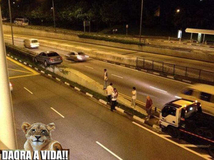O cara não conseguiu decidir pra que lado ir!