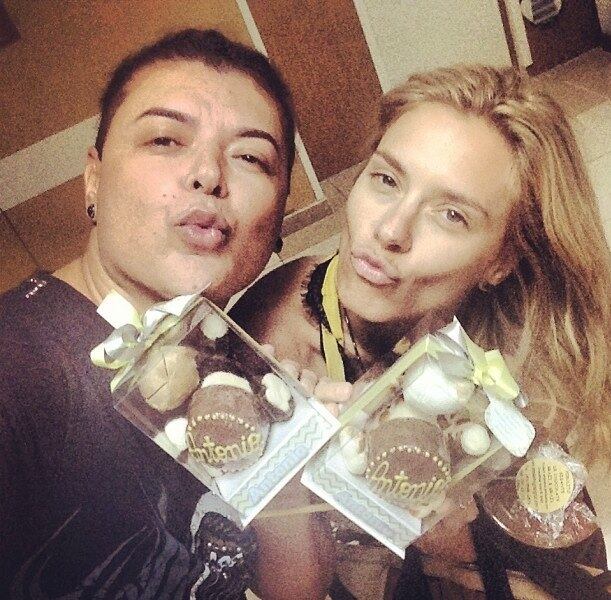 Após receber os presentinhos de Antônio, Carolina Dieckmann publicou foto com David Brazil em seu Instagram