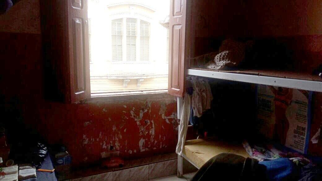 Quartos vazios durante a primeira transferência de usuários de drogas do programa Redenção. Pertences foram entregues a depósitos da prefeitura. 