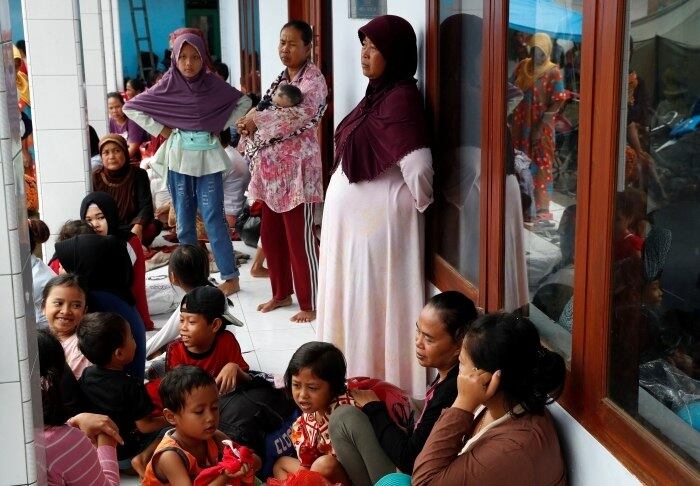 Por ordem das autoridades da Indonésia, 20 mil pessoas foram retiradas das regiões consideradas de risco. O tsunami do último sábado (22) atingiu um raio de 312,75 km de áreas costeiras nas províncias de Banten e Lampung