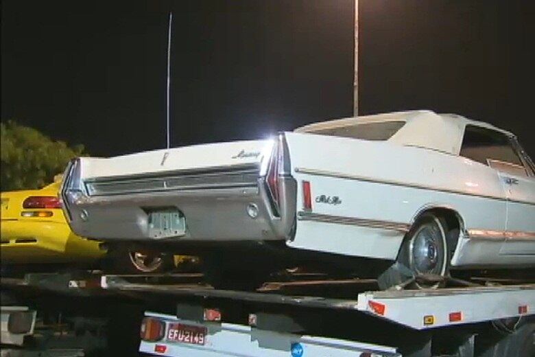 Os supercarros, avaliados em cerca de R$ 2 milhões, estão agora no DEIC, no bairro do Carandiru, zona norte da capital