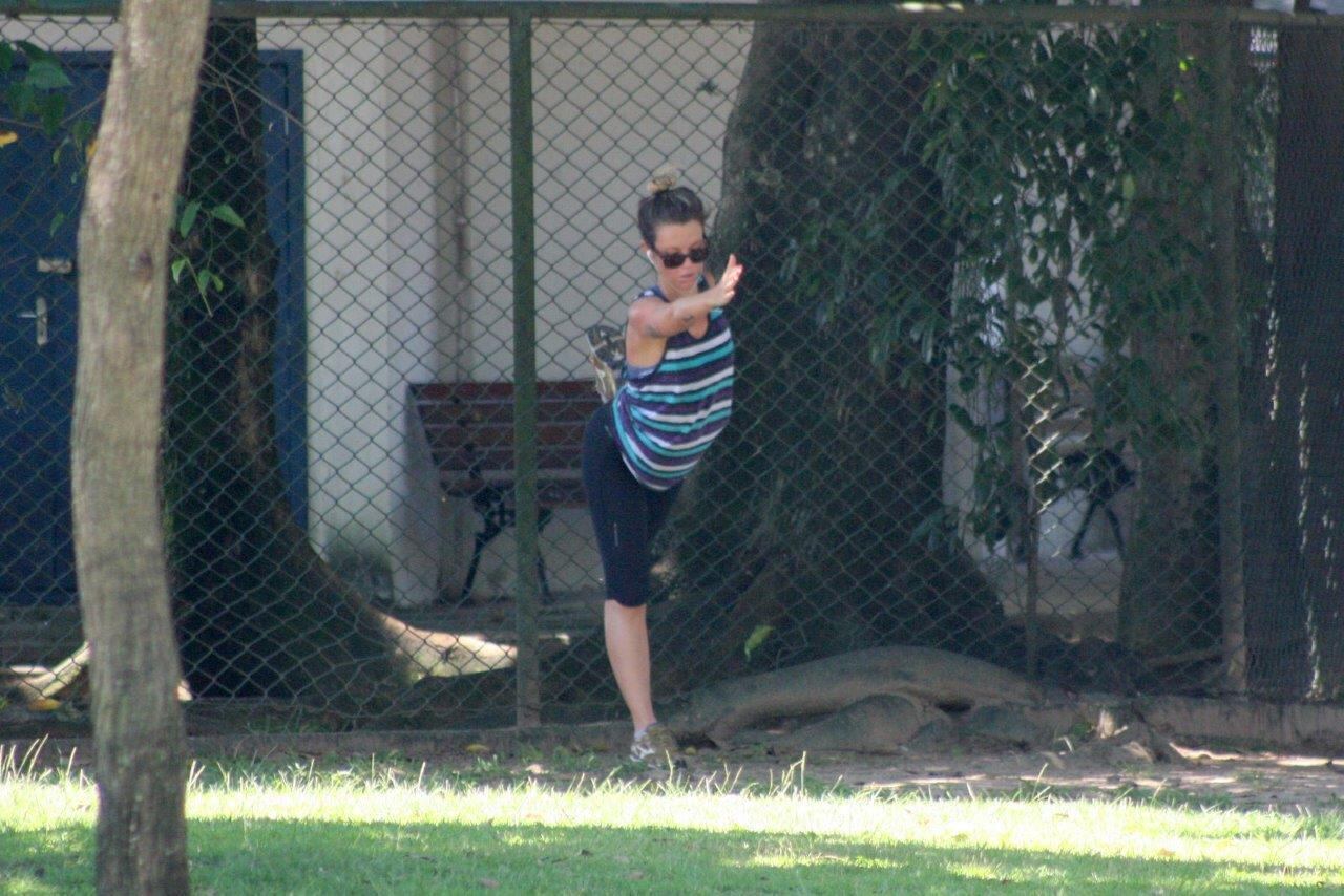 Juliana escolheu uma roupa bastante confortável para malhar