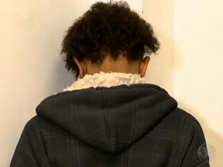 O que ele não esperava era o final do relacionamento após a agressão companheira. Inconformado com o fim, Lennon sequestra a moça com a ajuda da irmã adolescente. Veja na reportagem
+ Quer ver tudo o que rolou no Cidade Alerta? Veja a íntegra no R7 Play