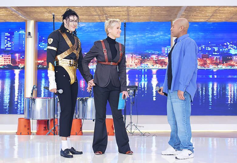 LaVelle veio ao Brasil para cuidar de perto do musical Tributo ao Rei do Pop, no qual o cover Rodrigo Teaser interpreta os sucessos de Michael Jackson, e também para dar um workshop de dança
+ VÍDEO: Xuxa e Fiuk arriscam passinhos de Michael Jackson com coreógrafo das estrelas