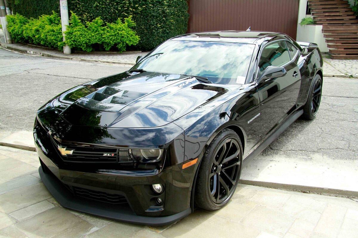 Para os interessados, porém, a importadora adianta: outra unidade, vermelha, pode ser adquirida por qualquer um disposto a desembolsar R$ 300 mil

Leia a avaliação completa do modelo

Saiba tudo sobre carros! Acesse R7.com/carros
