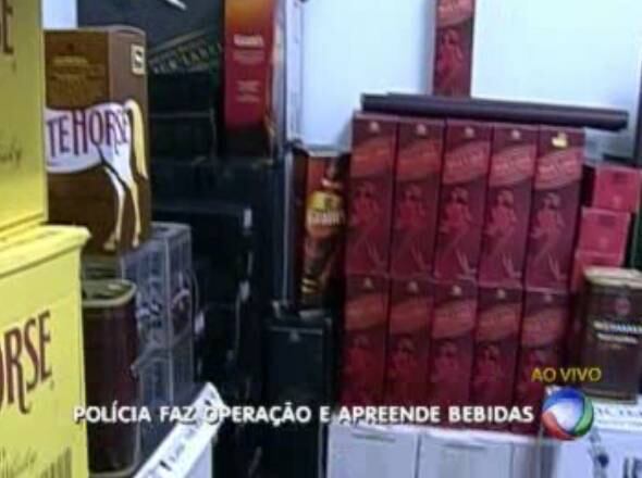 Dupla comprava garrafas vazias de bebidas importadas e falsificava as embalagens e rótulos